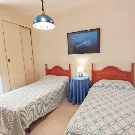 Apartment Spacious 4 Bedroom With Parking In Town Centre, Nerja